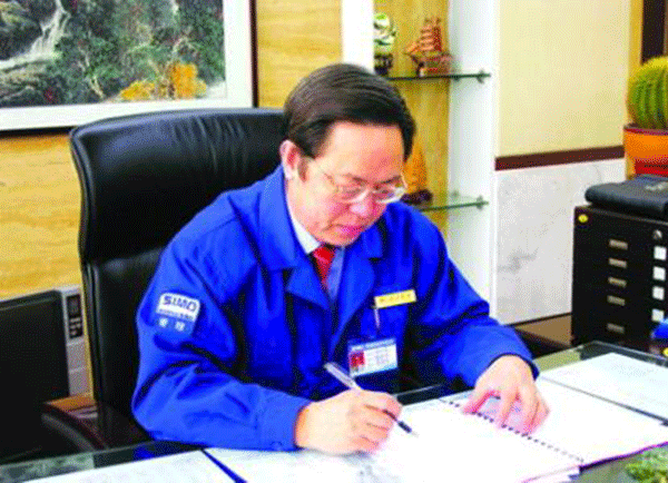 西瑪集團(tuán)董事長楊允成被評選為“感動(dòng)西安——2005年度推動(dòng)西安經(jīng)濟(jì)發(fā)展的十大新聞人物”之一。