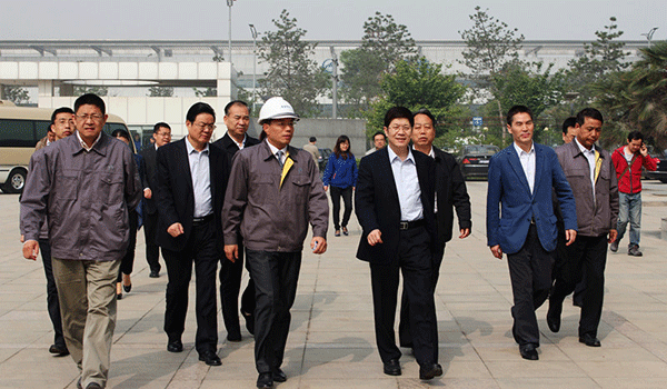西安市委常委、常務(wù)副市長(zhǎng)岳華峰蒞臨西瑪電機(jī)調(diào)研指導(dǎo)。