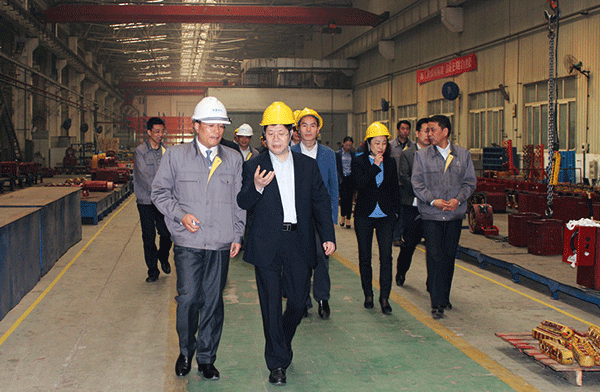 西安市委常委、常務(wù)副市長(zhǎng)岳華峰蒞臨西瑪電機(jī)調(diào)研指導(dǎo)。