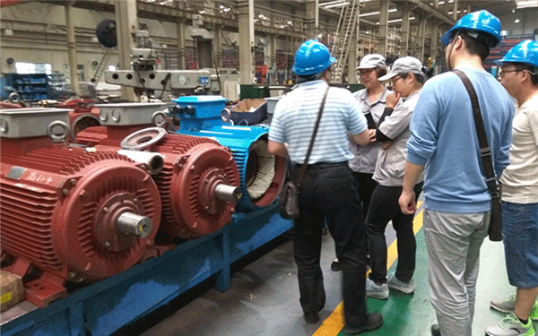 西安西重潘總一行蒞臨西瑪電機(jī)合作考察 西安西重潘總一行蒞臨西瑪電機(jī)合作考察