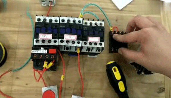 Y系列高壓三相異步電動機的功率控制需要哪些元件？